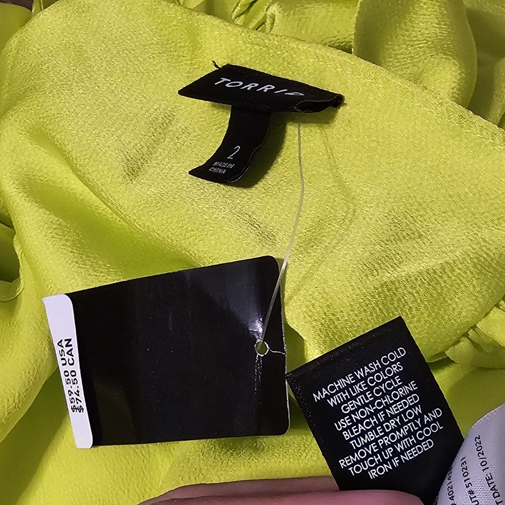 Torrid Size 2X Women's Neon Lime Green/Yellow Satin Wrap Top with Tie Back NWT - Picture 10 of 11